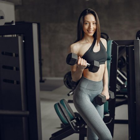 beautiful-girl-is-engaged-gym